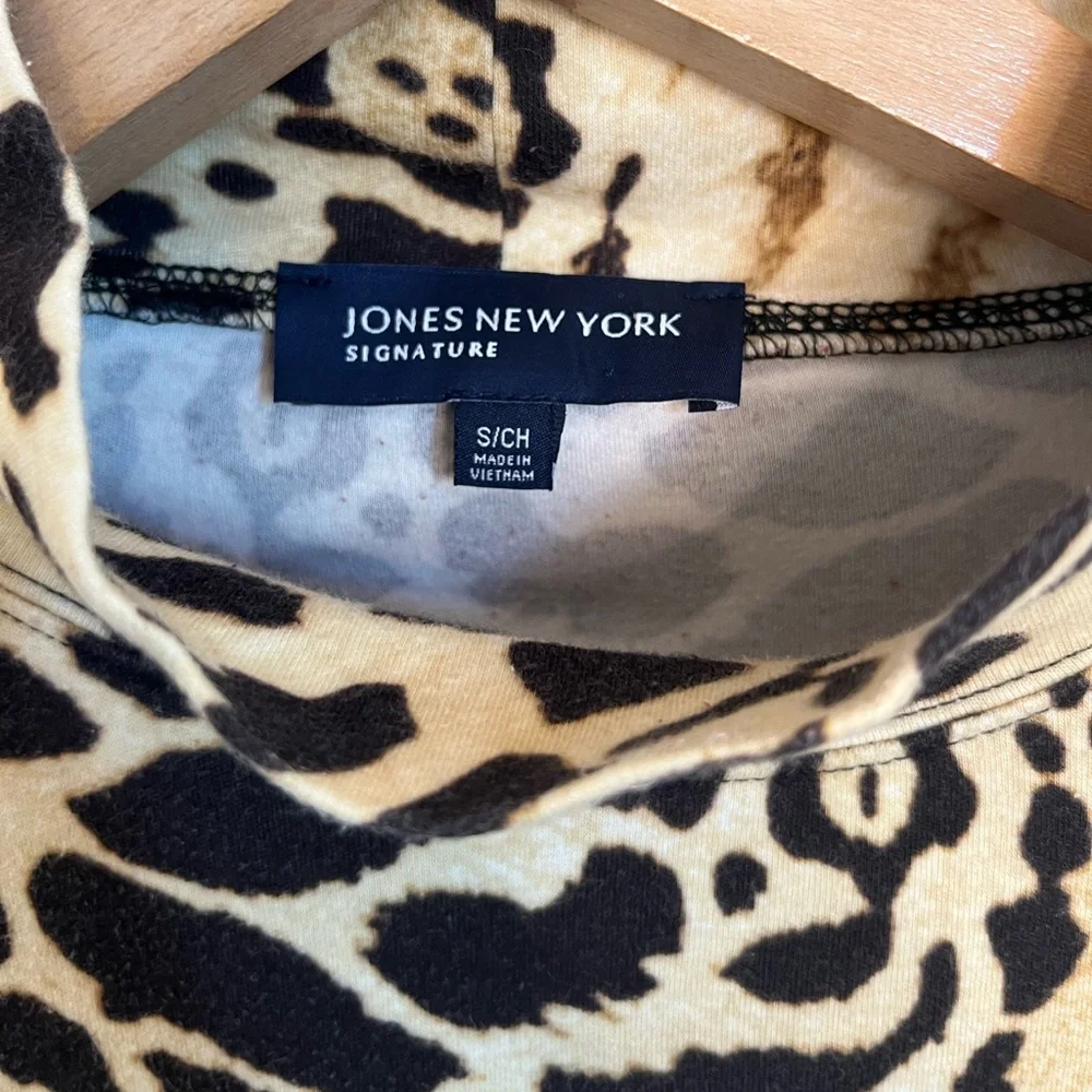 Mock Neck Animal Print Top - Picture 3 of 4